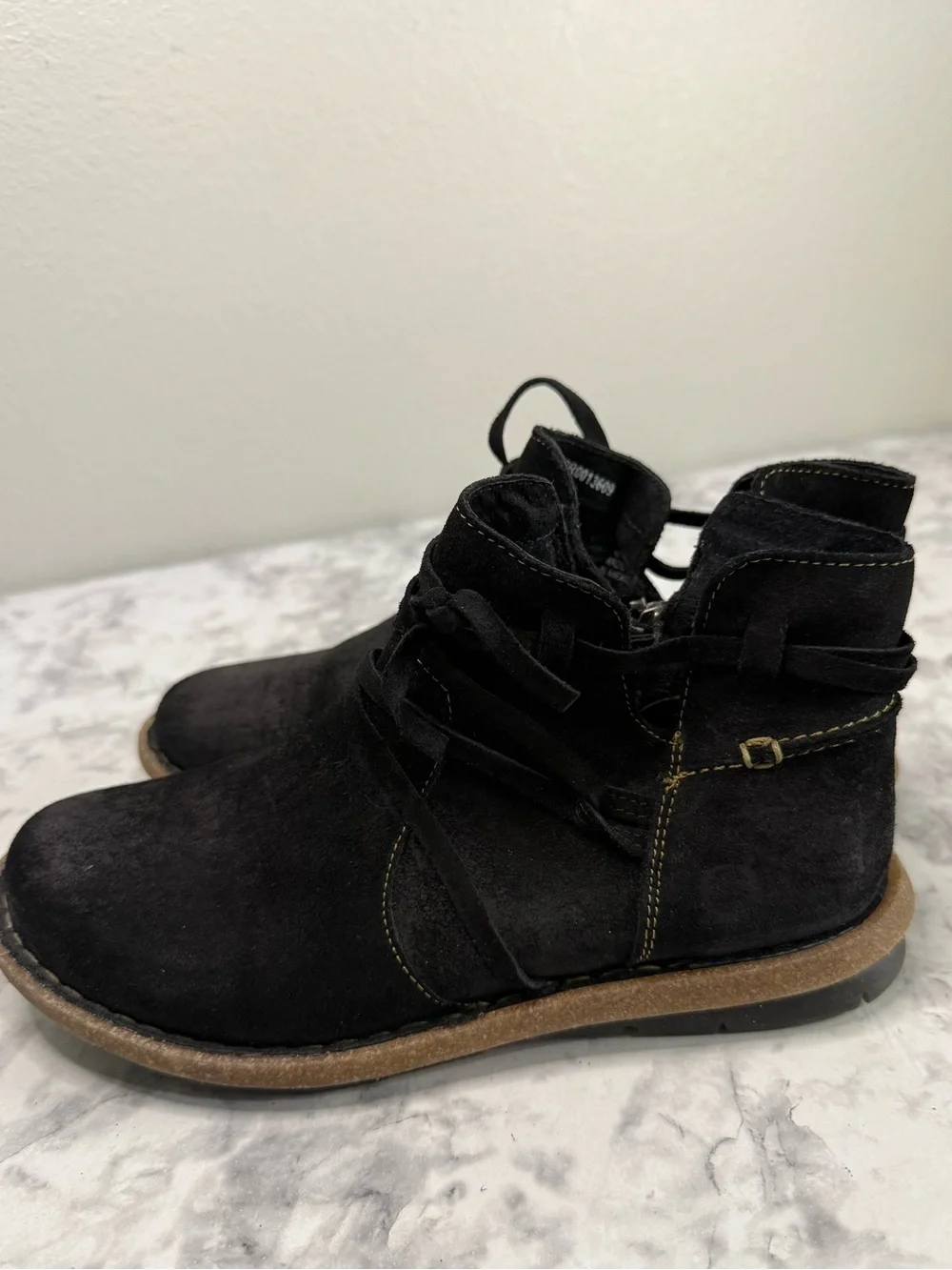 Born Black Women's Suede Leather Ankle Boots size 8 1/2